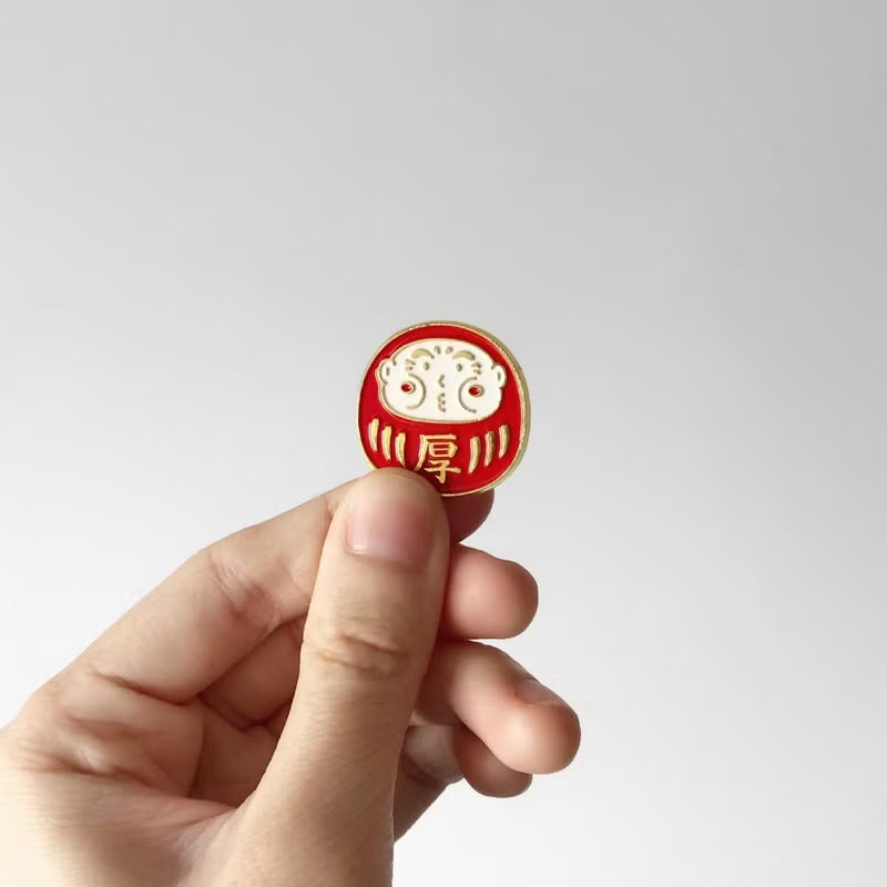 厚達摩金屬徽章/ 別針